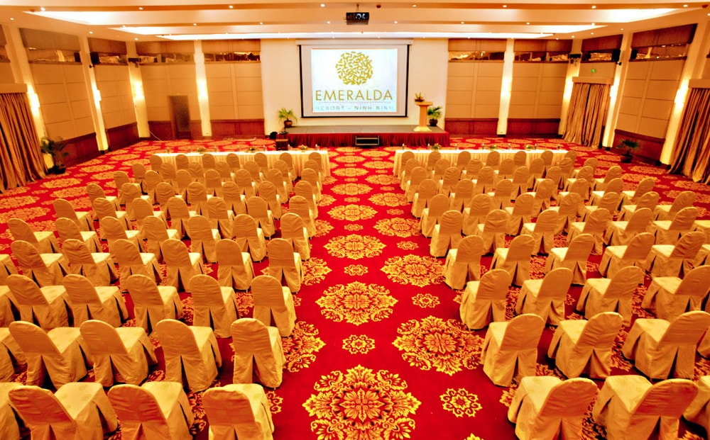 Sắp xếp ghế phòng hpjp Conferenc